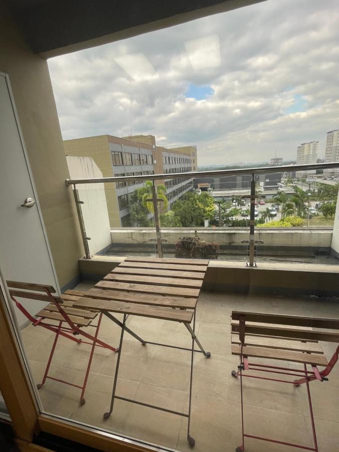 Spacious Luxury Condo W/ Kitchen Beside Hilton Clark D'Heights Mabalacat Dış mekan fotoğraf